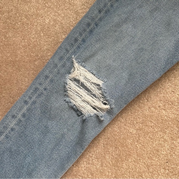 🦋 American Eagle Stretch Short Size 2 Distressed Medium Wash Skinny Jeans - Picture 13 of 15